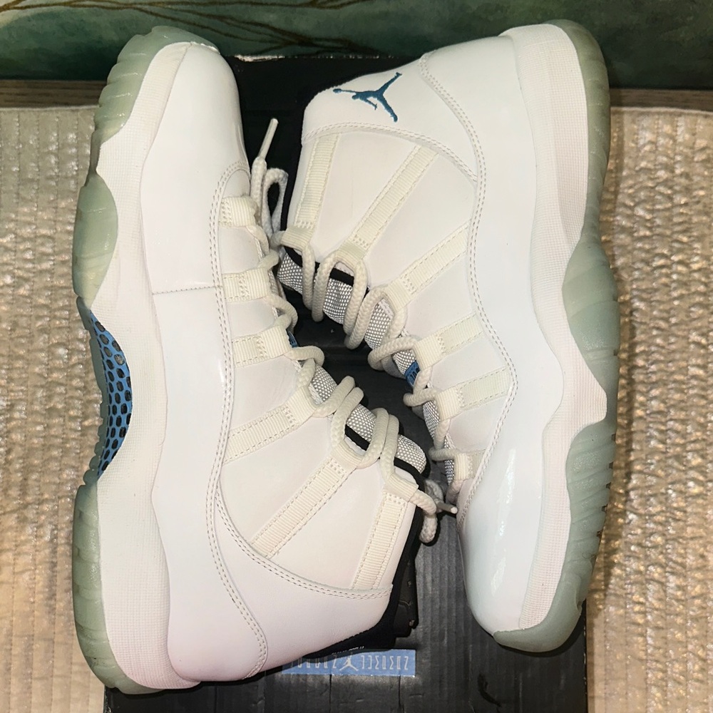 Jordan 11 Retro “Legend Blue” (2014) - Picture 5 of 6